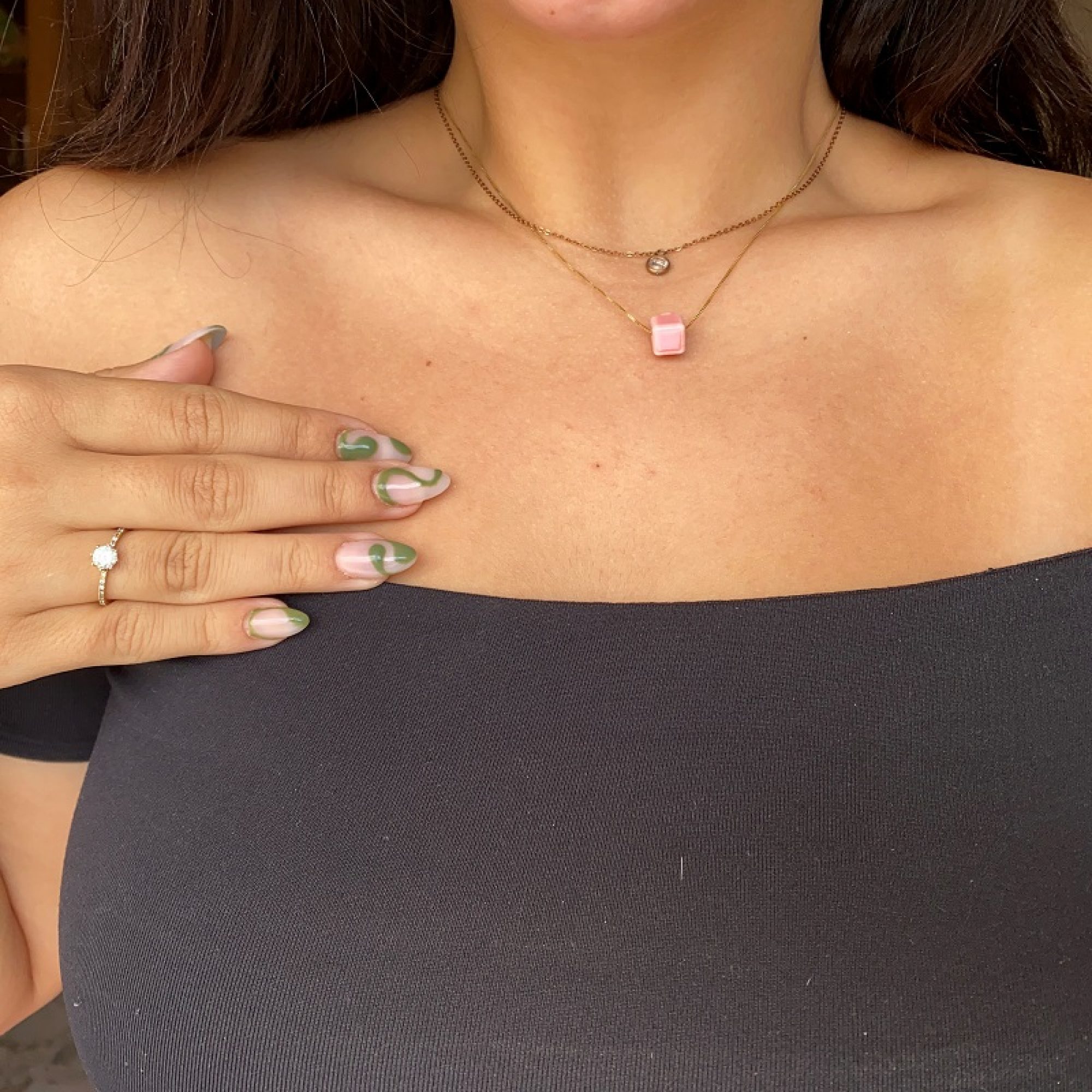 Κολιέ επίχρυσο με χάντρα ροζ