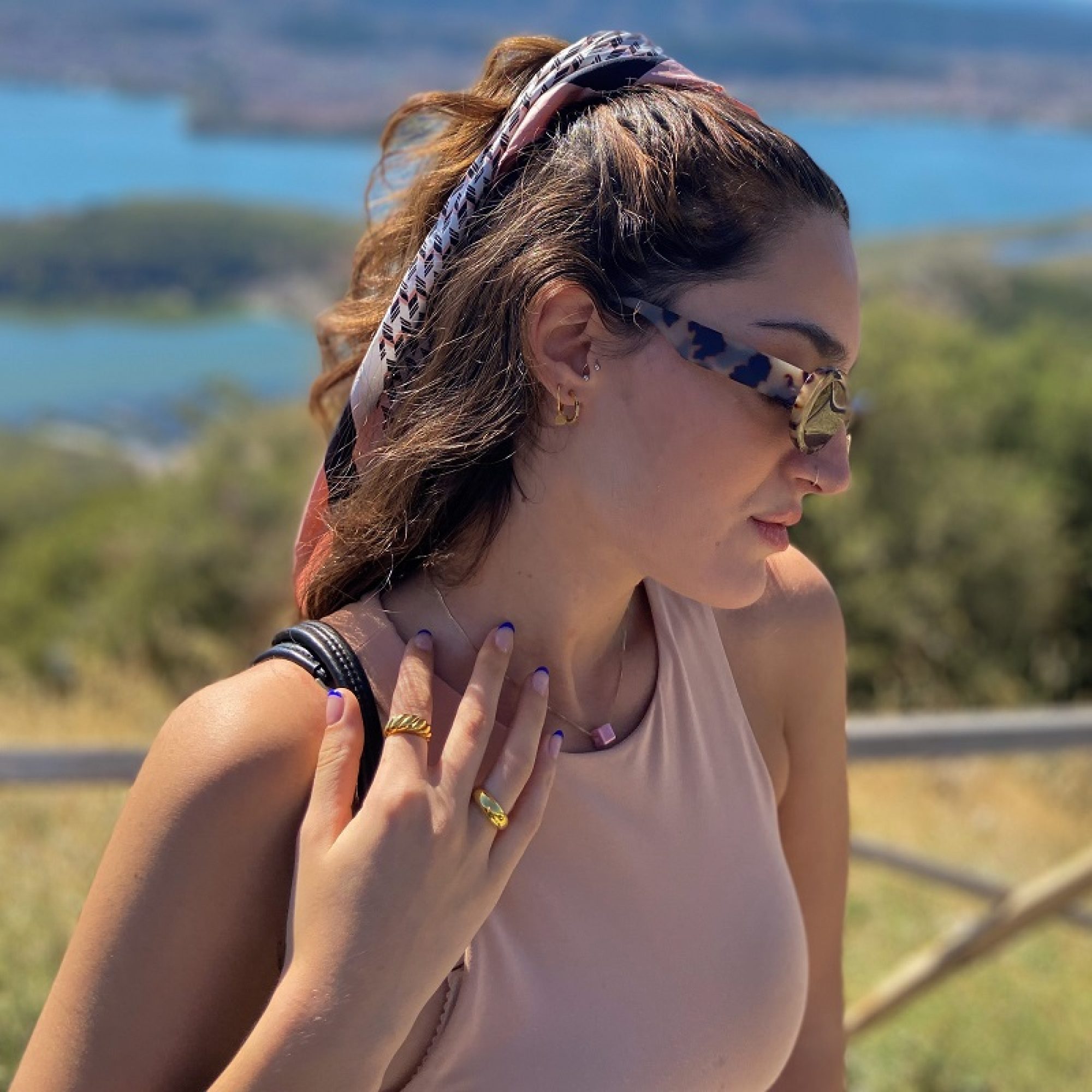 Κολιέ επίχρυσο με χάντρα ροζ