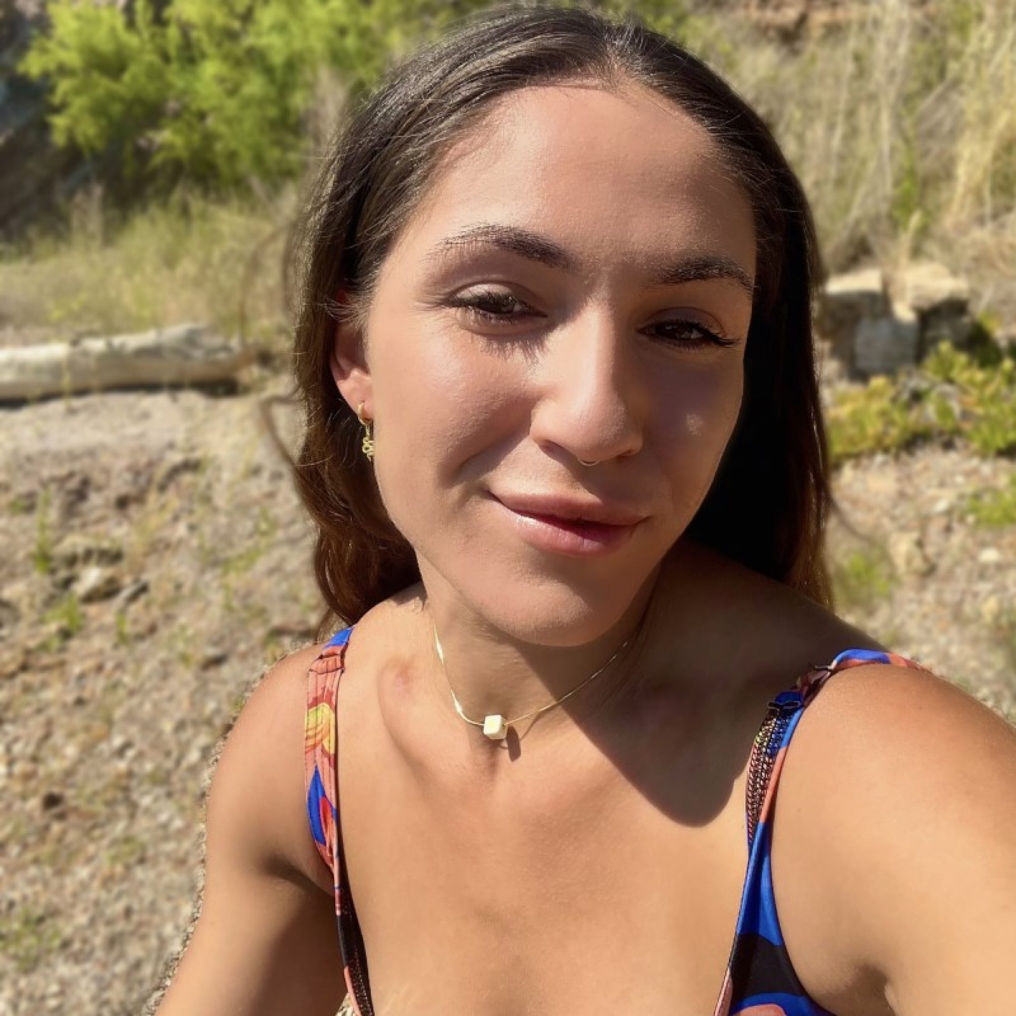 Επίχρυσα σκουλαρίκια με κρεμαστά φιδάκια