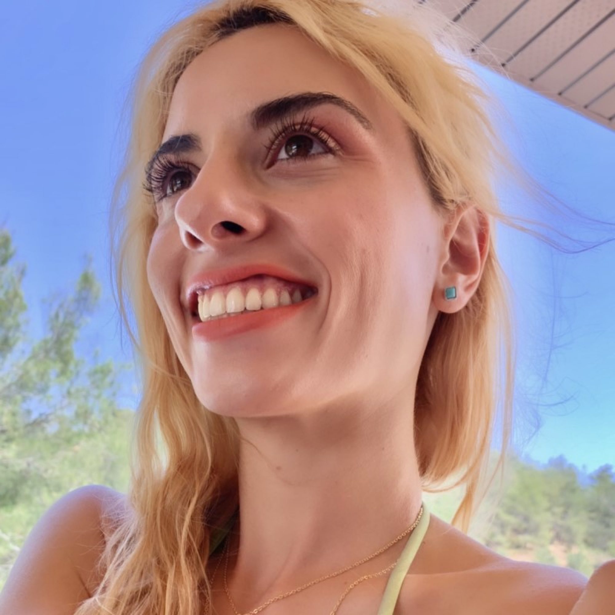 Σκουλαρίκια καρφωτά με πέτρα τιρκουάζ