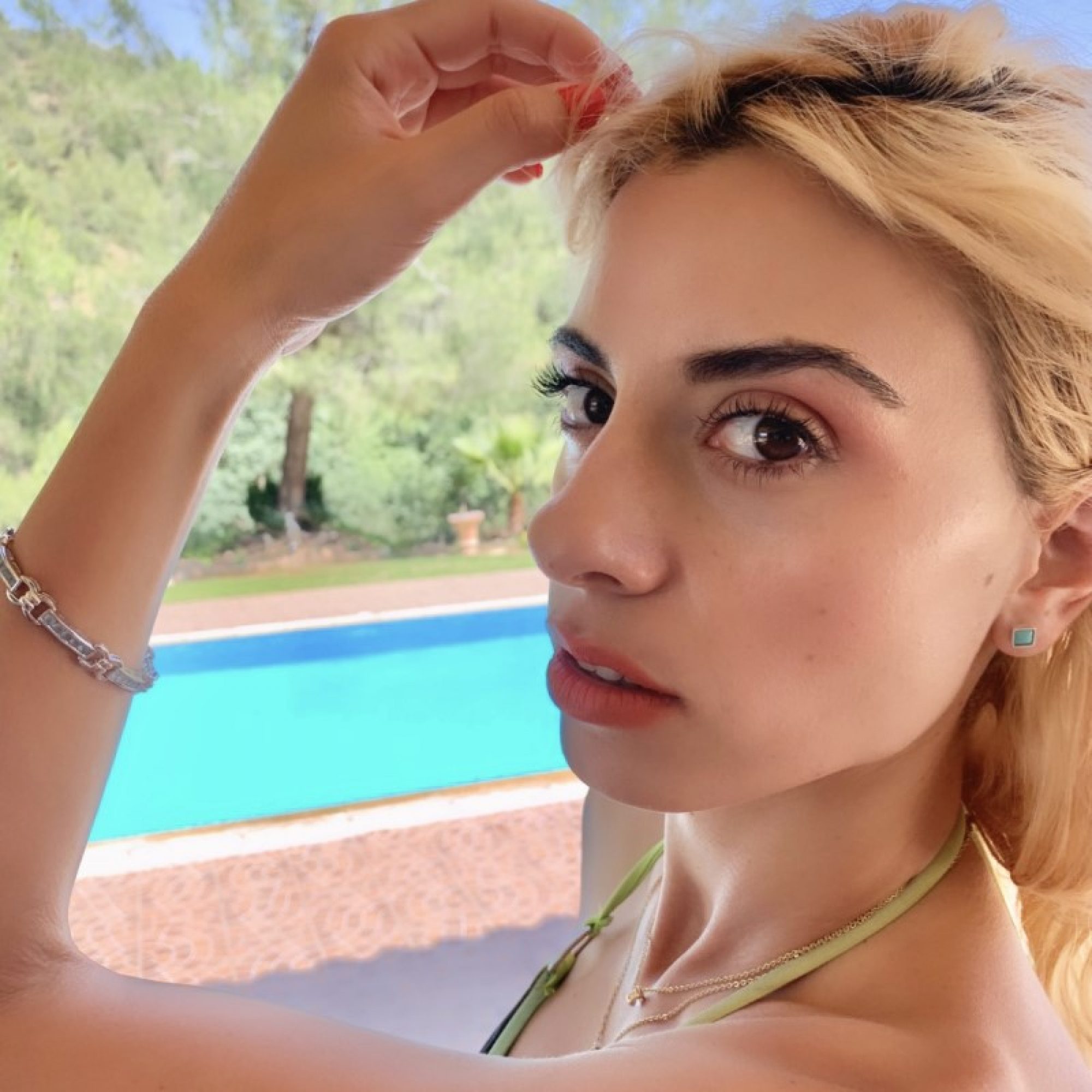 Σκουλαρίκια καρφωτά με πέτρα τιρκουάζ