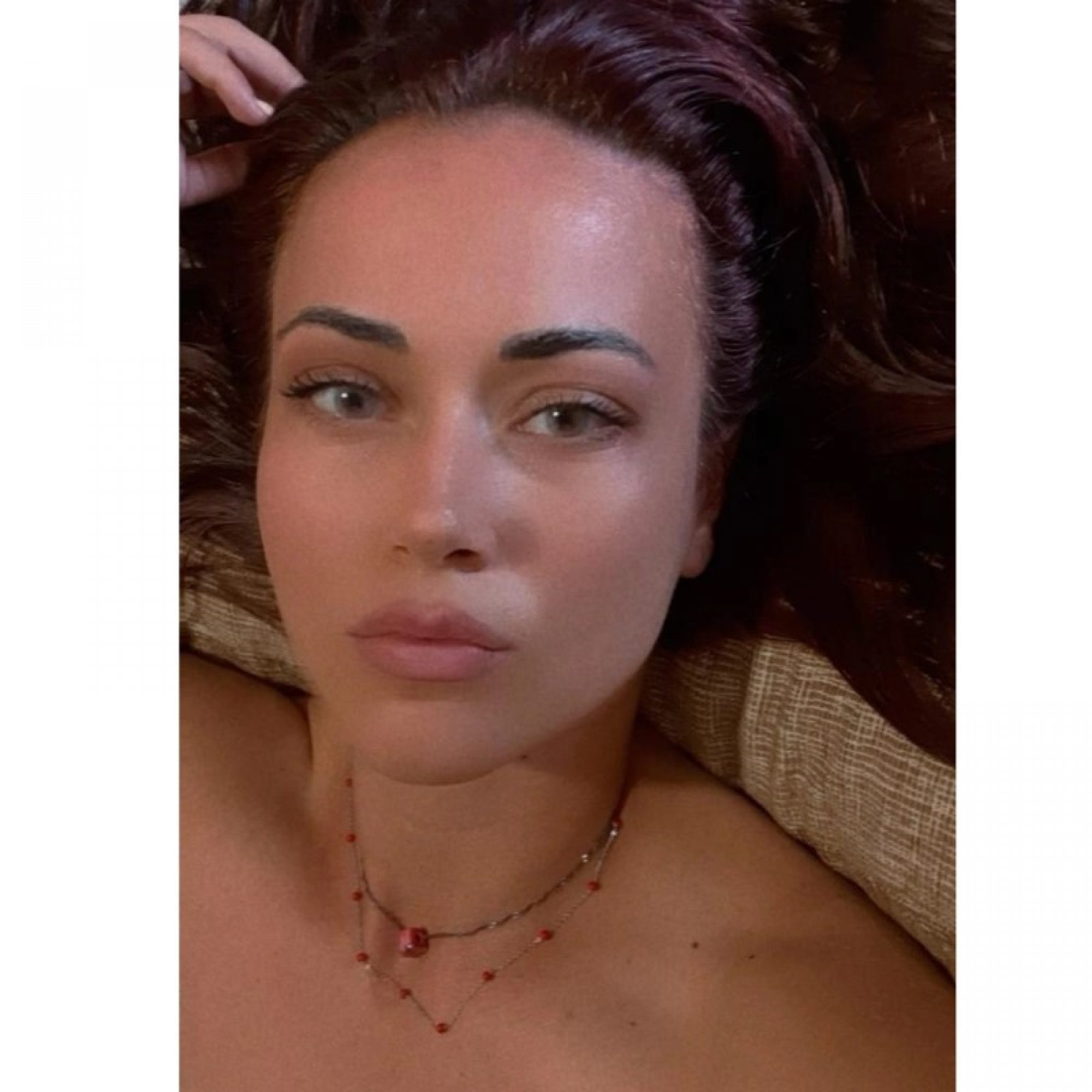 Κολιέ αλυσίδα με μπορντό πέτρες