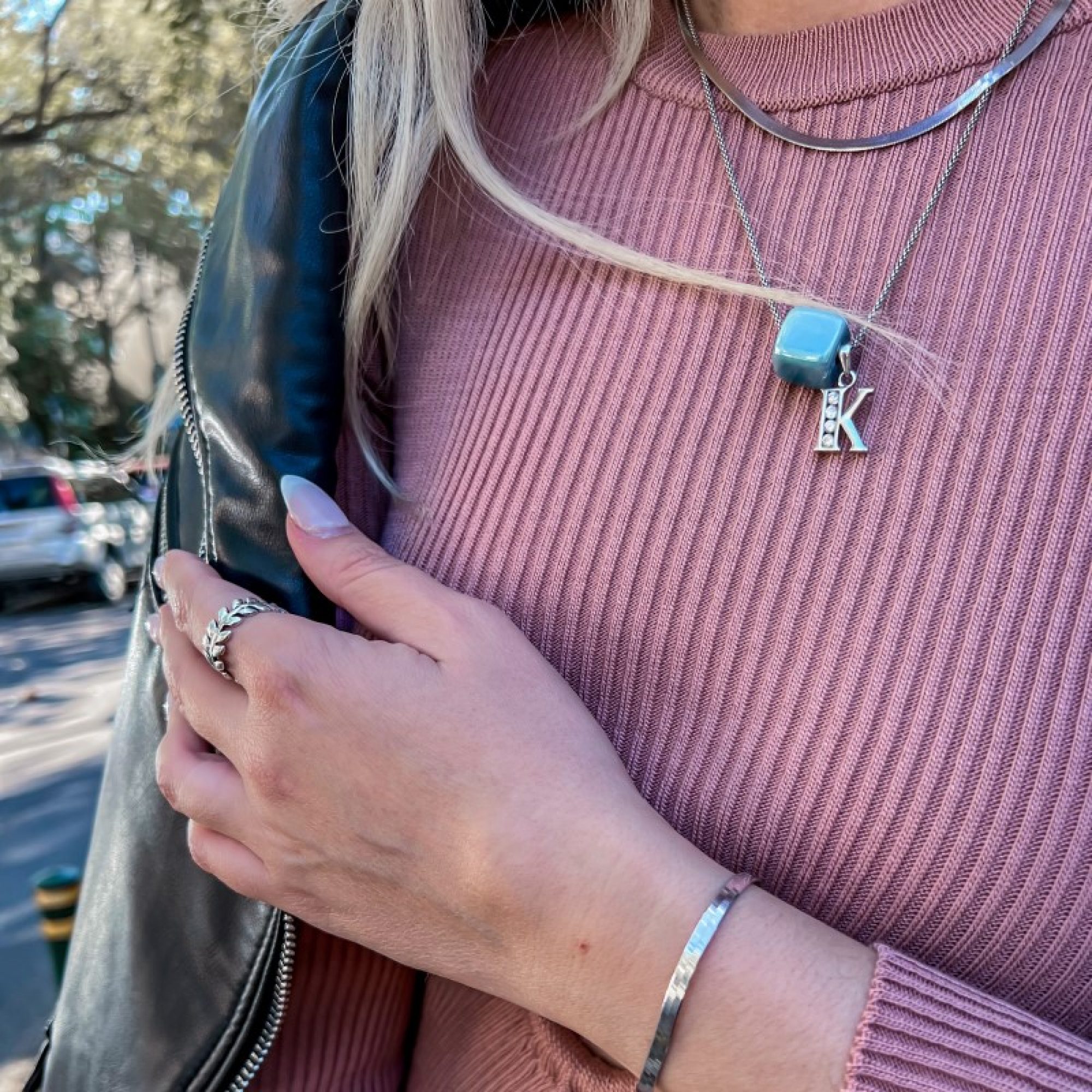 Κολιέ με σκούρα βεραμάν χάντρα