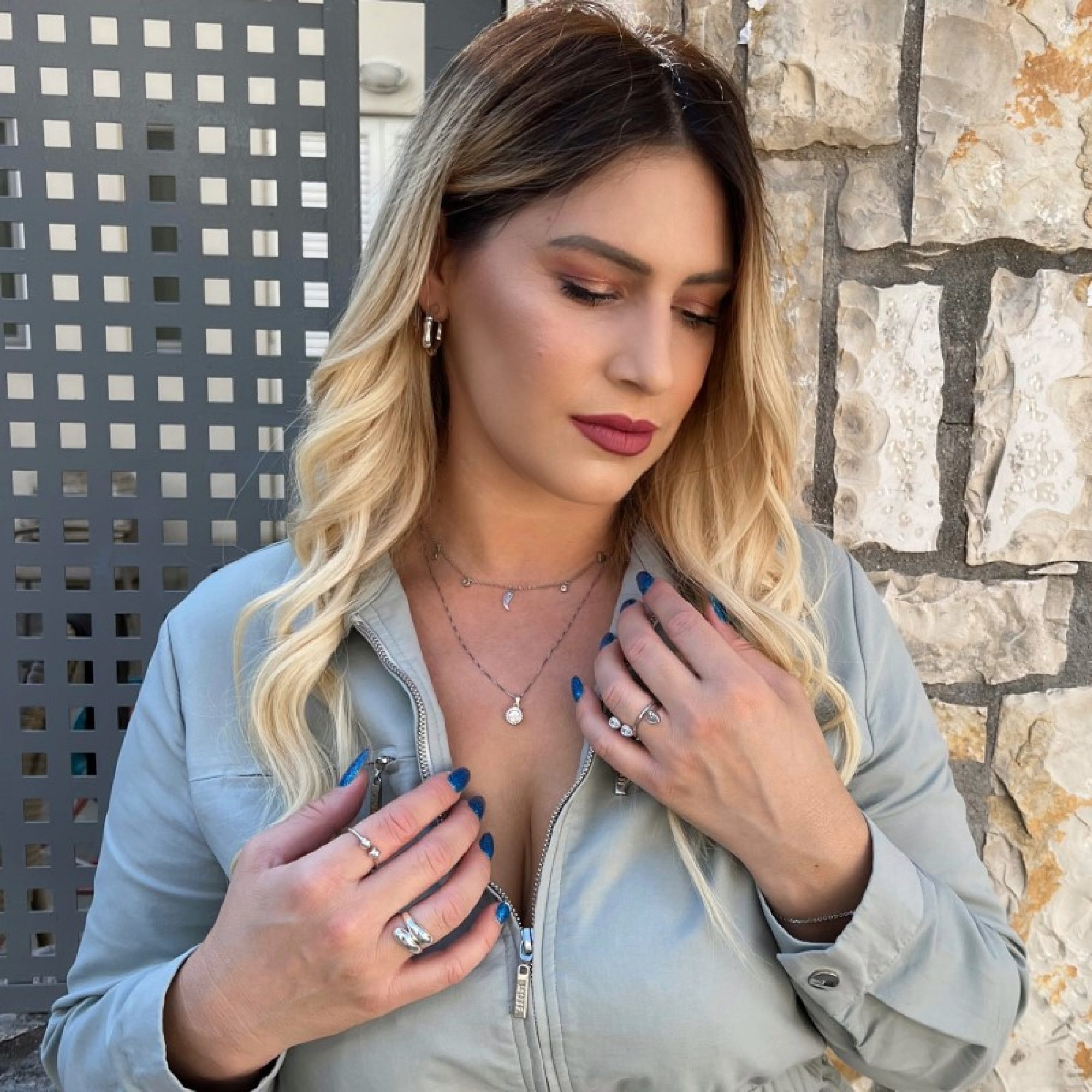 Κολιέ με πέτρες ζιργκόν