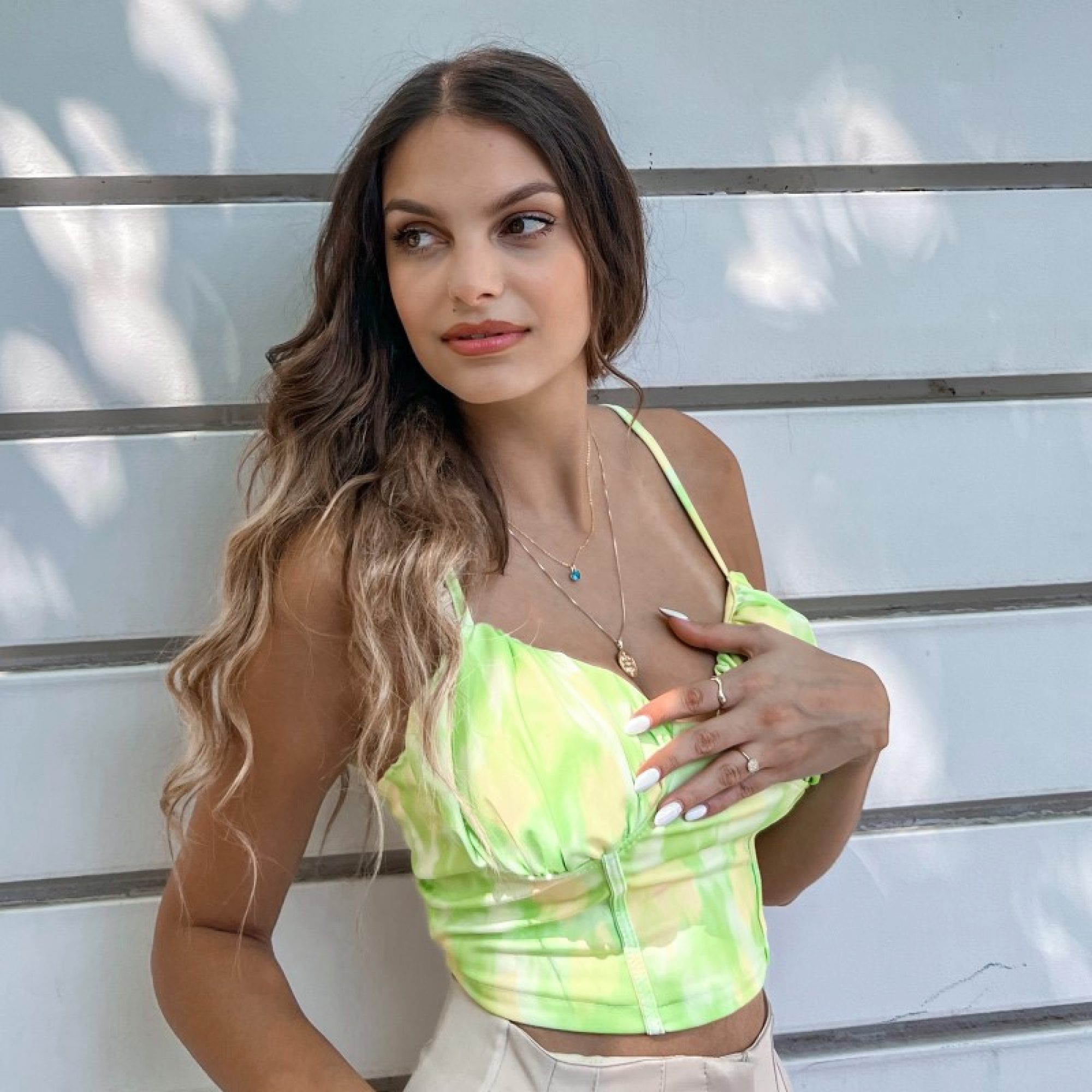 Κολιέ επίχρυσο με χρωματιστή πέτρα