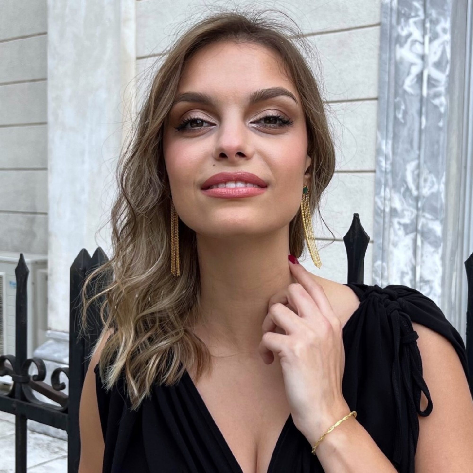 Επίχρυσα σκουλαρίκια με πέτρες σμαράγδι