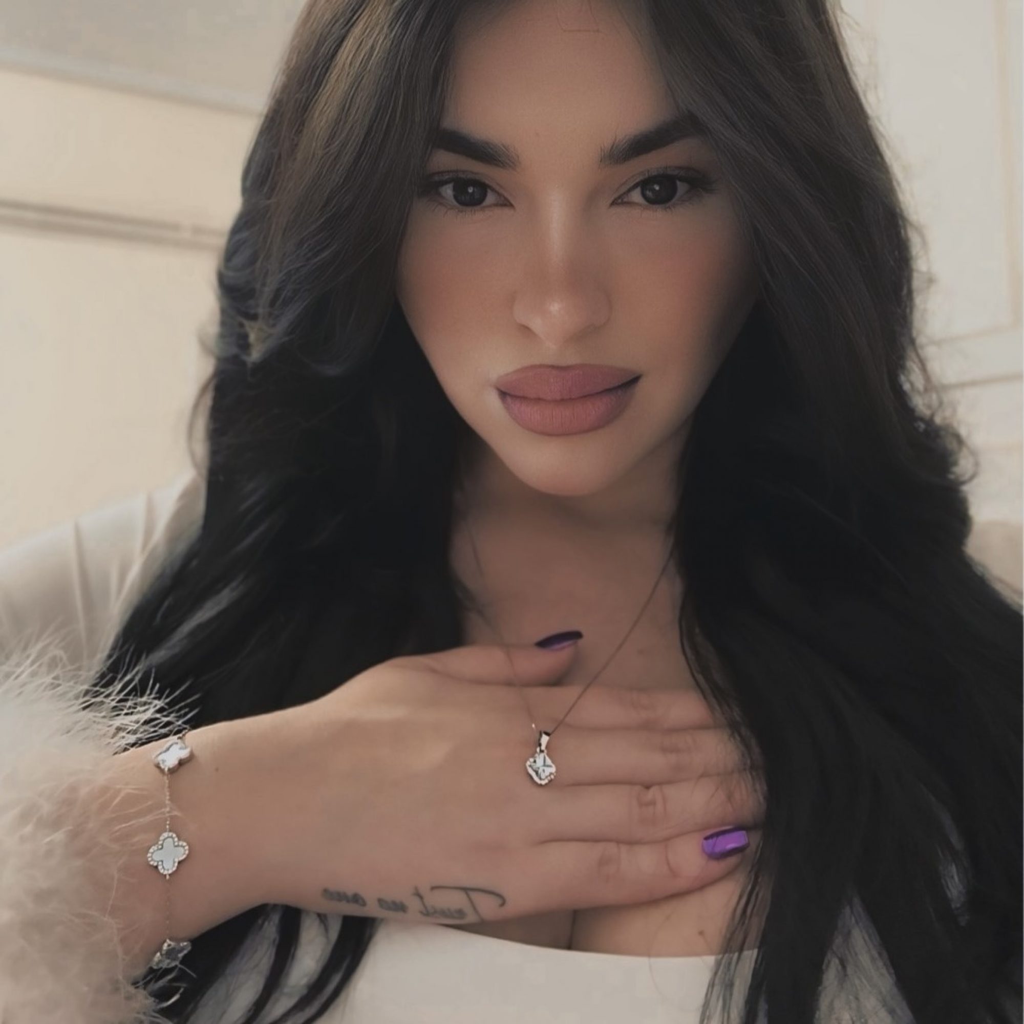 Necklace with zircon stones