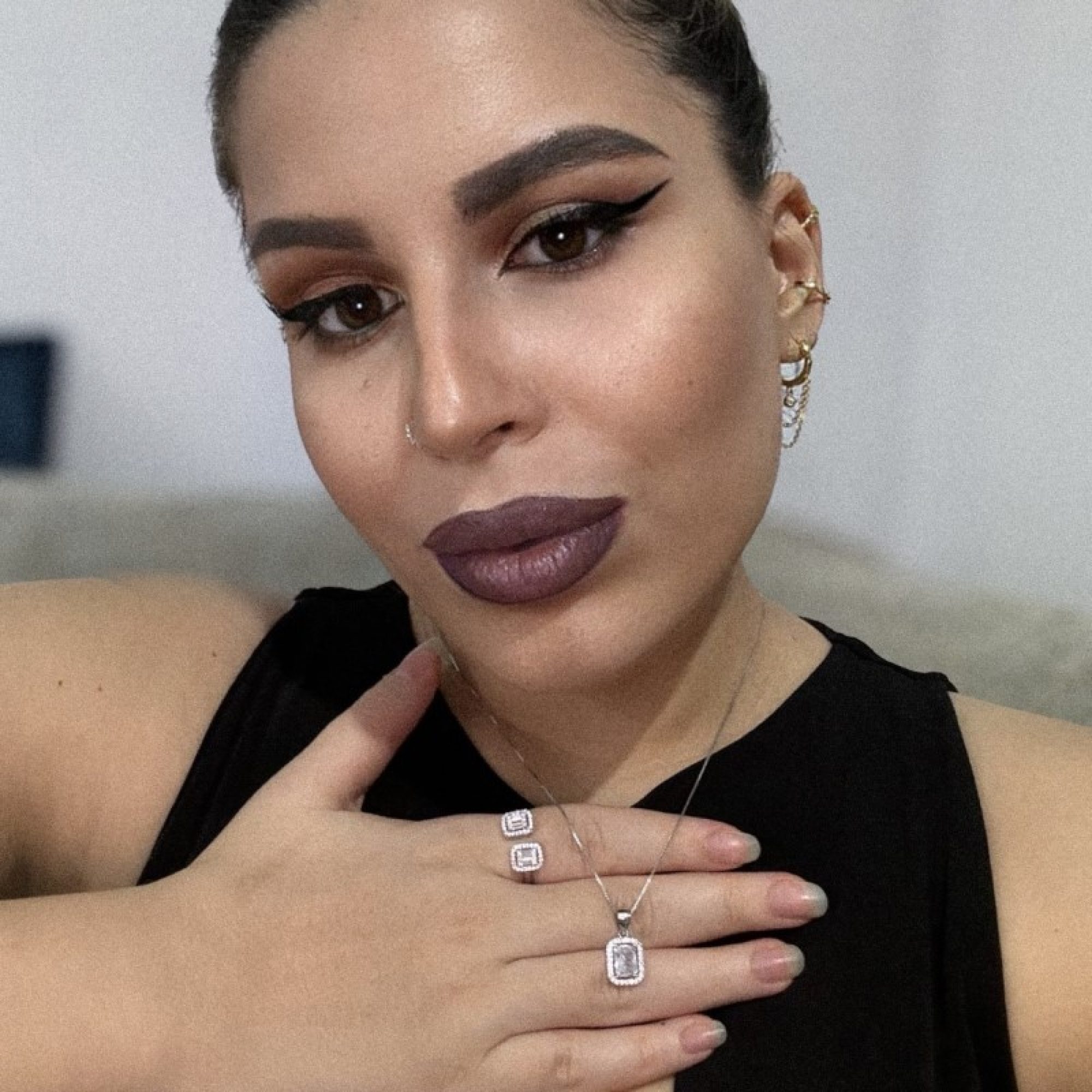 Κολιέ με πέτρες ζιργκόν