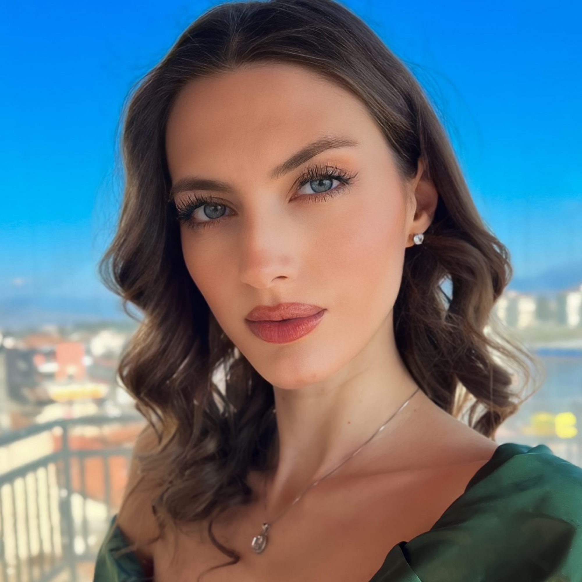 Σκουλαρίκια καρφωτά με πέτρα ζιργκόν