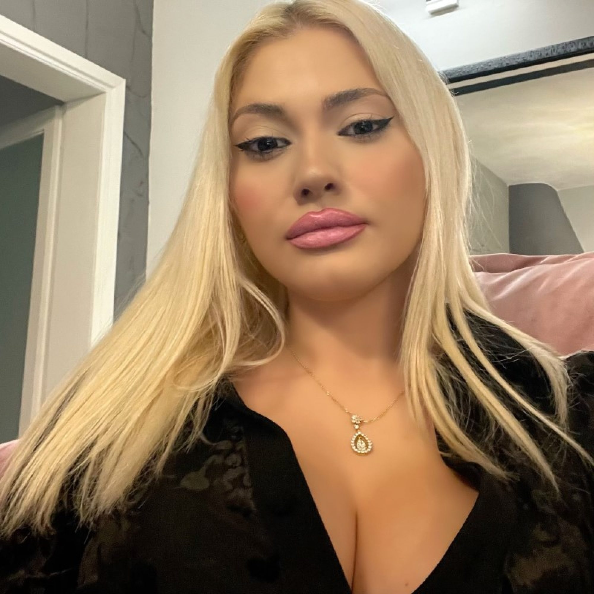 Gold plated necklace with zircon stones 