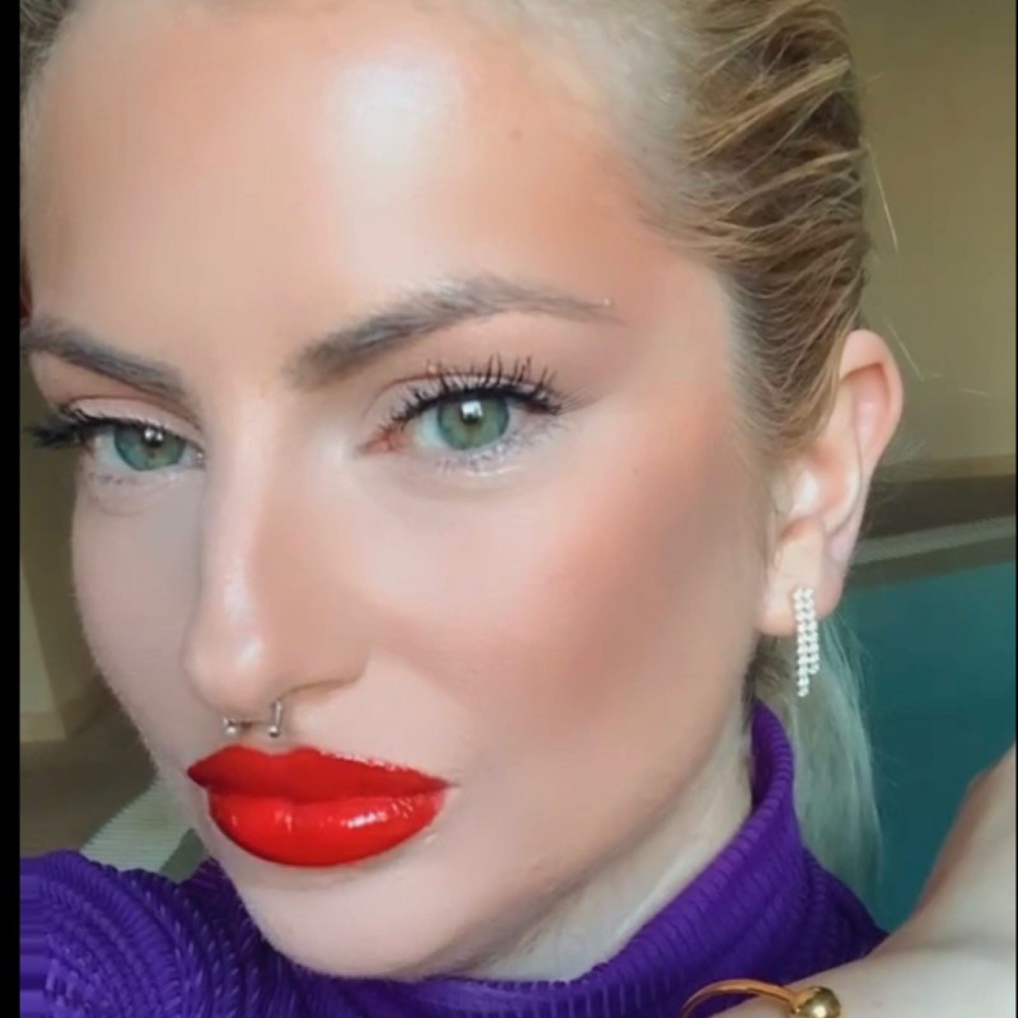 Επίχρυσα σκουλαρίκια με πέτρες ζιργκόν