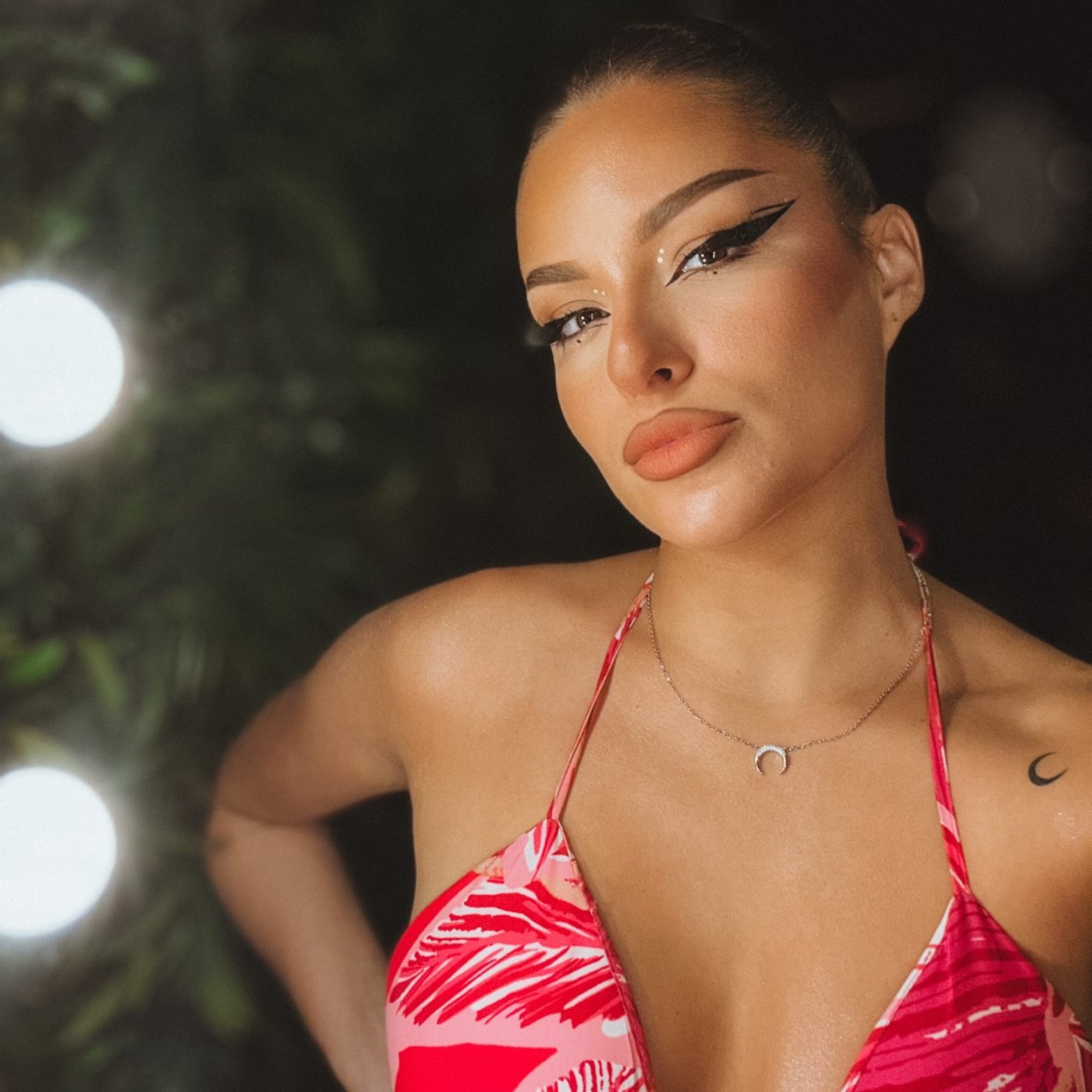 Κολιέ με πέτρες ζιργκόν