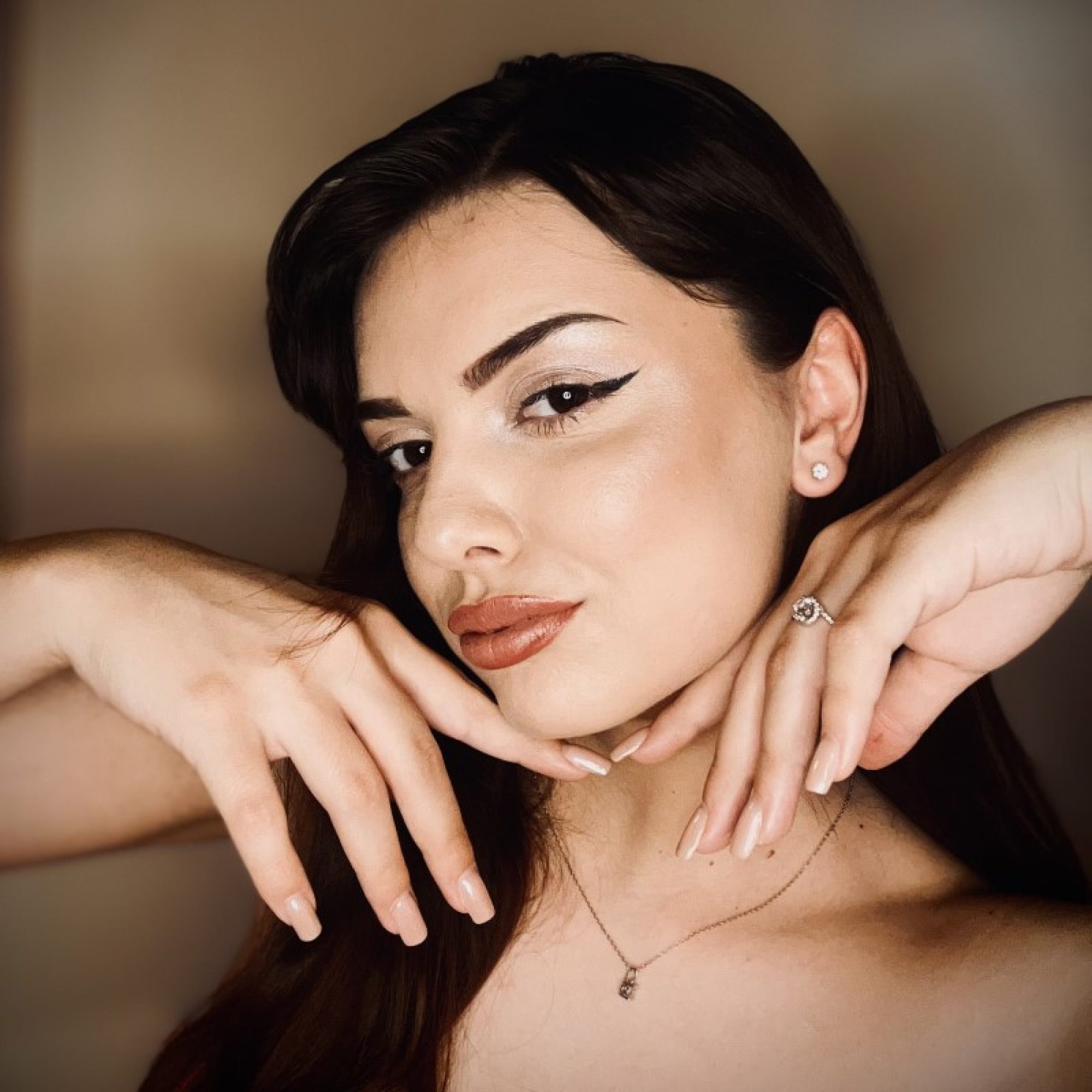 Σκουλαρίκια καρφωτά με πέτρα ζιργκόν