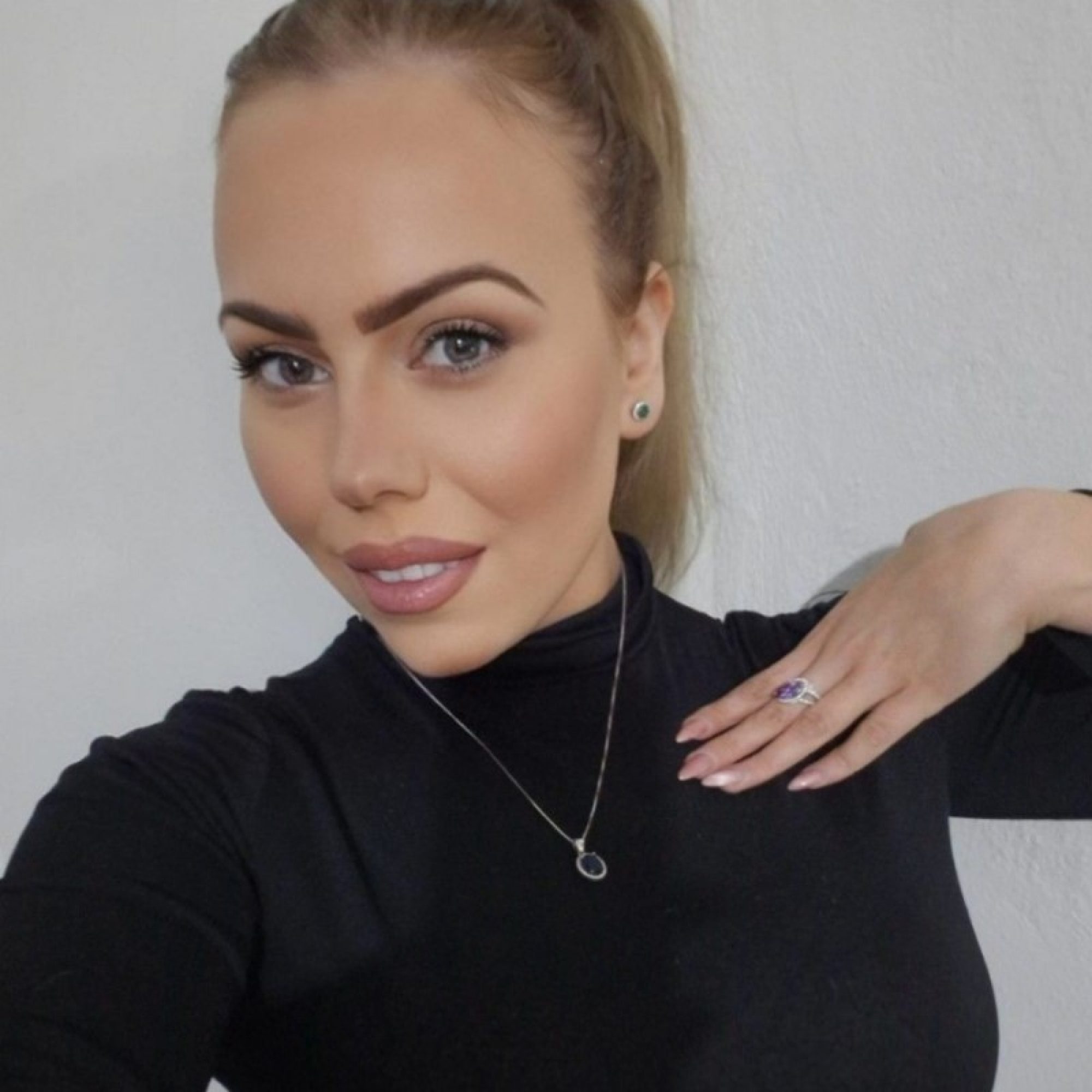 Κολιέ με πέτρες ζιργκόν και ζαφείρι