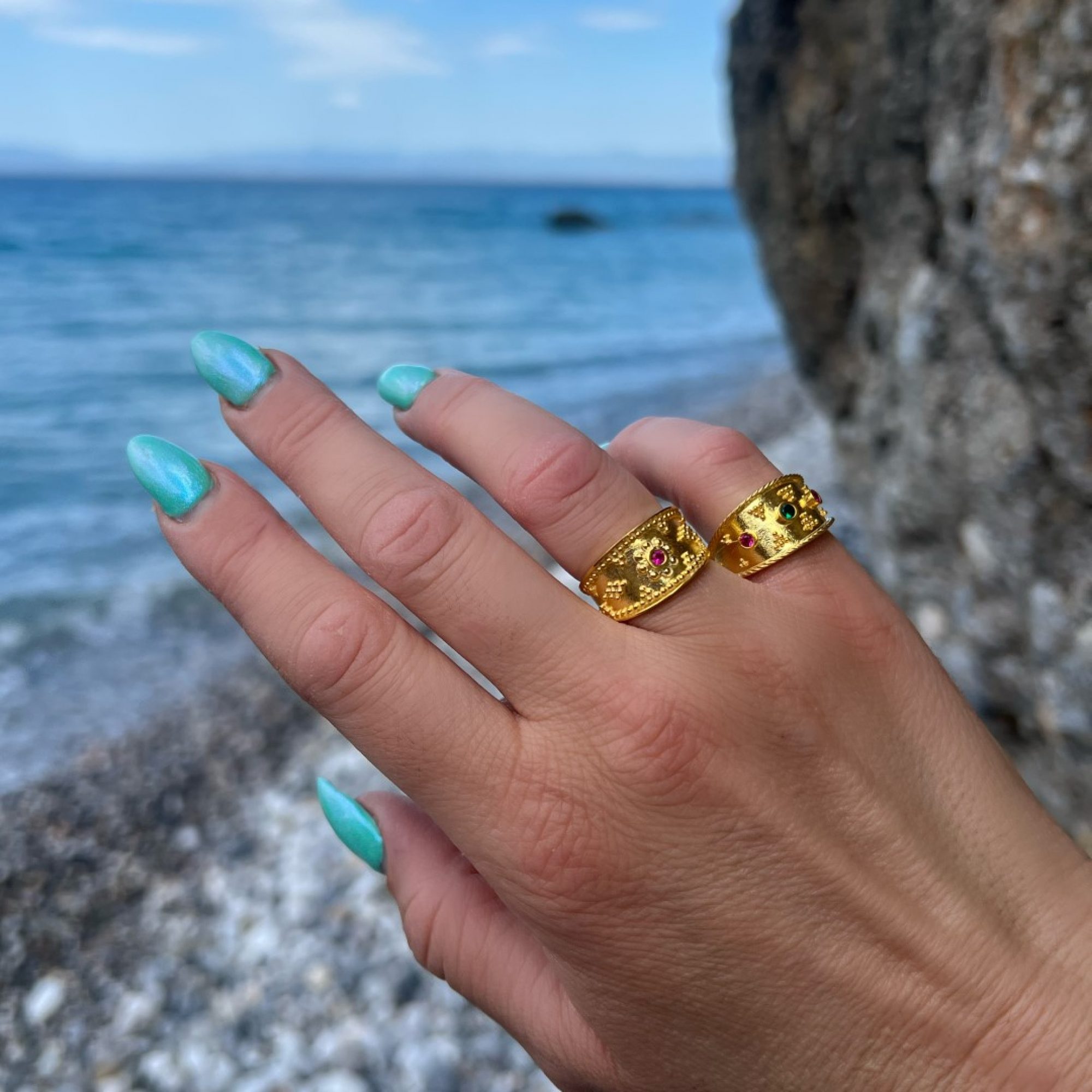 Επίχρυσο δαχτυλίδι με πέτρα ρουμπίνι