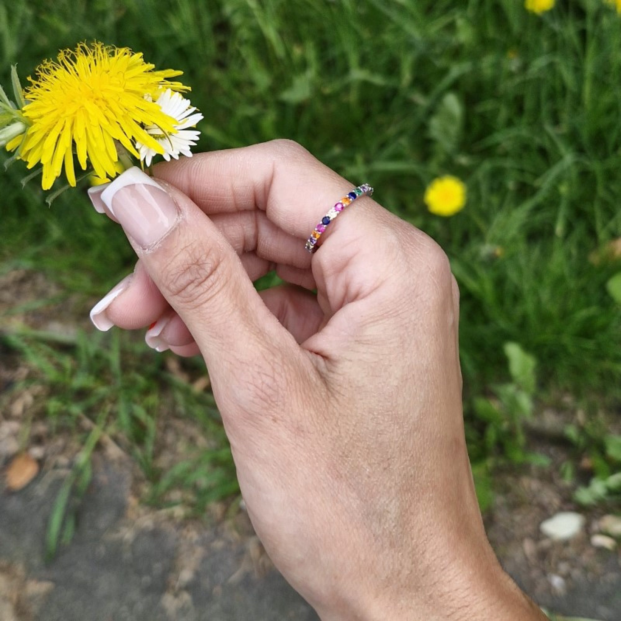 Ring with zircon stones