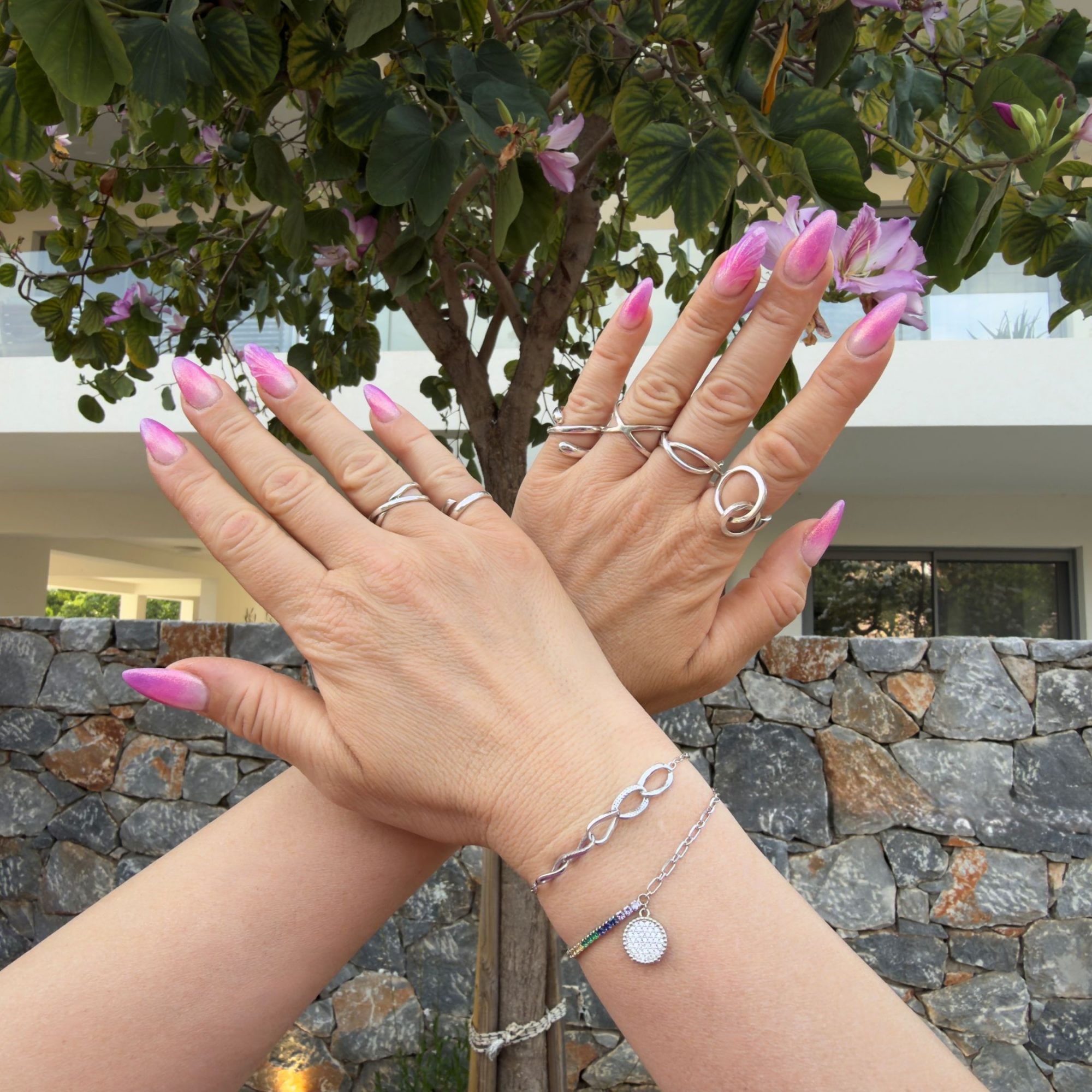 Bracelet with multicoloured zircon stones