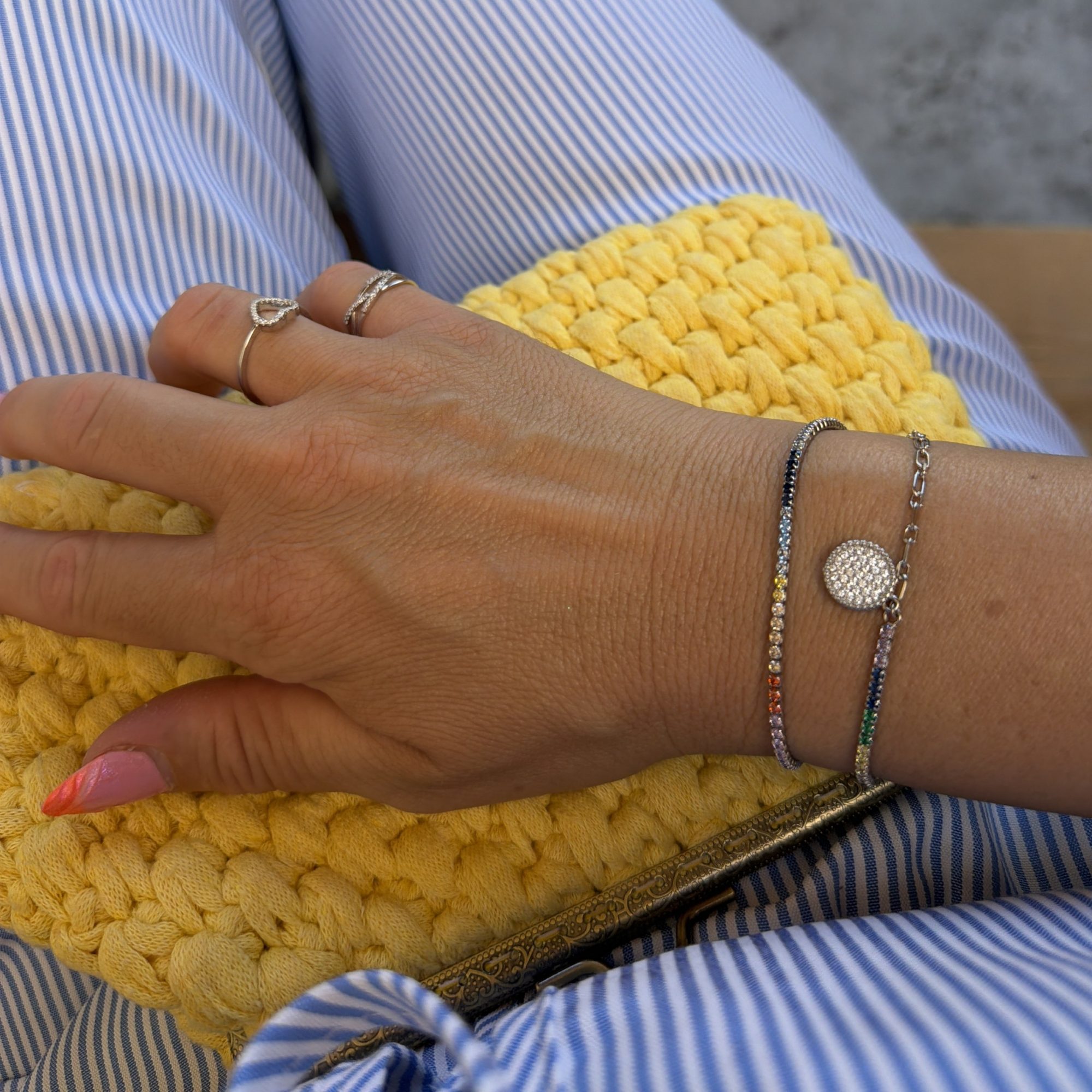 Bracelet with multicoloured zircon stones