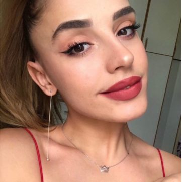 Κολιέ με κορώνα και πέτρα ζιργκόν