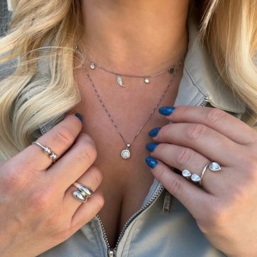 Κολιέ με διάφορα στοιχεία και πέτρες ζιργκόν