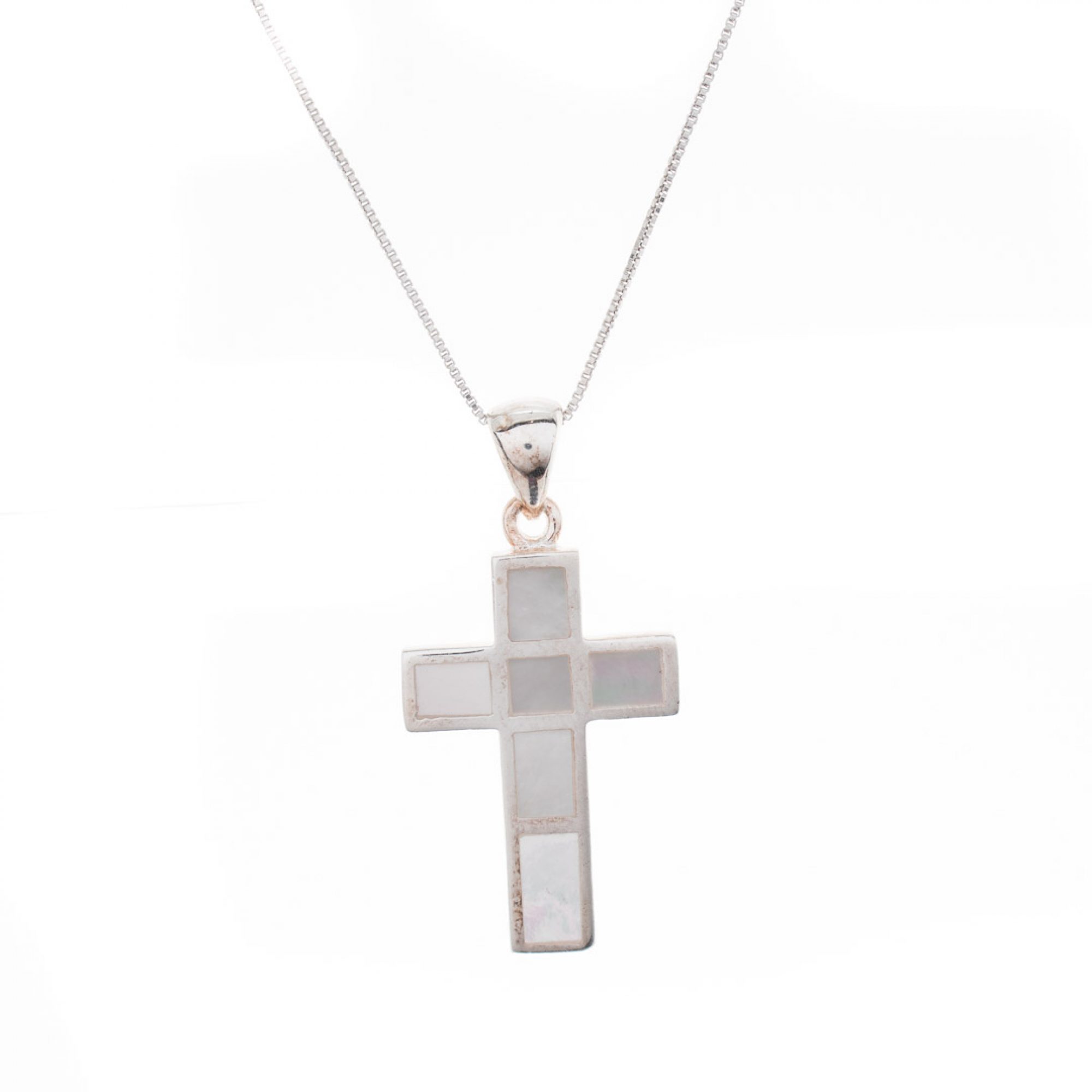Cross necklace with mother of pearl 