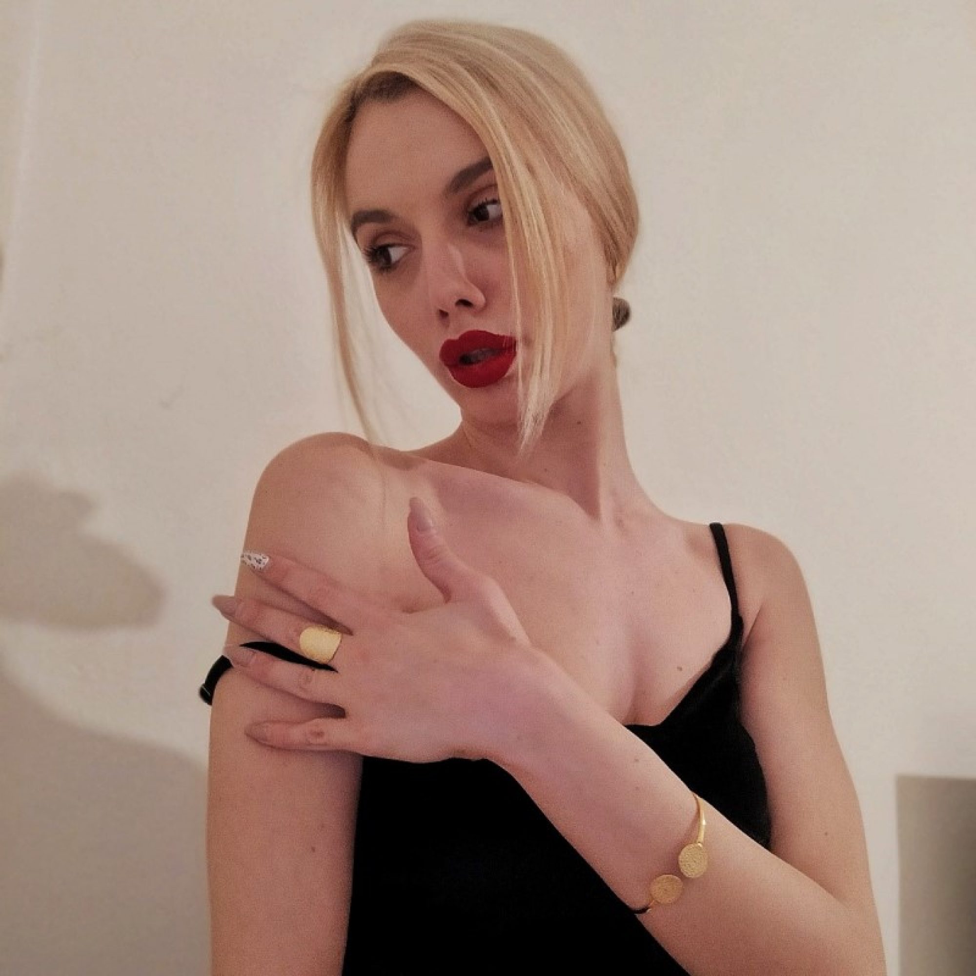 wear it like @stavrina.timplalexi