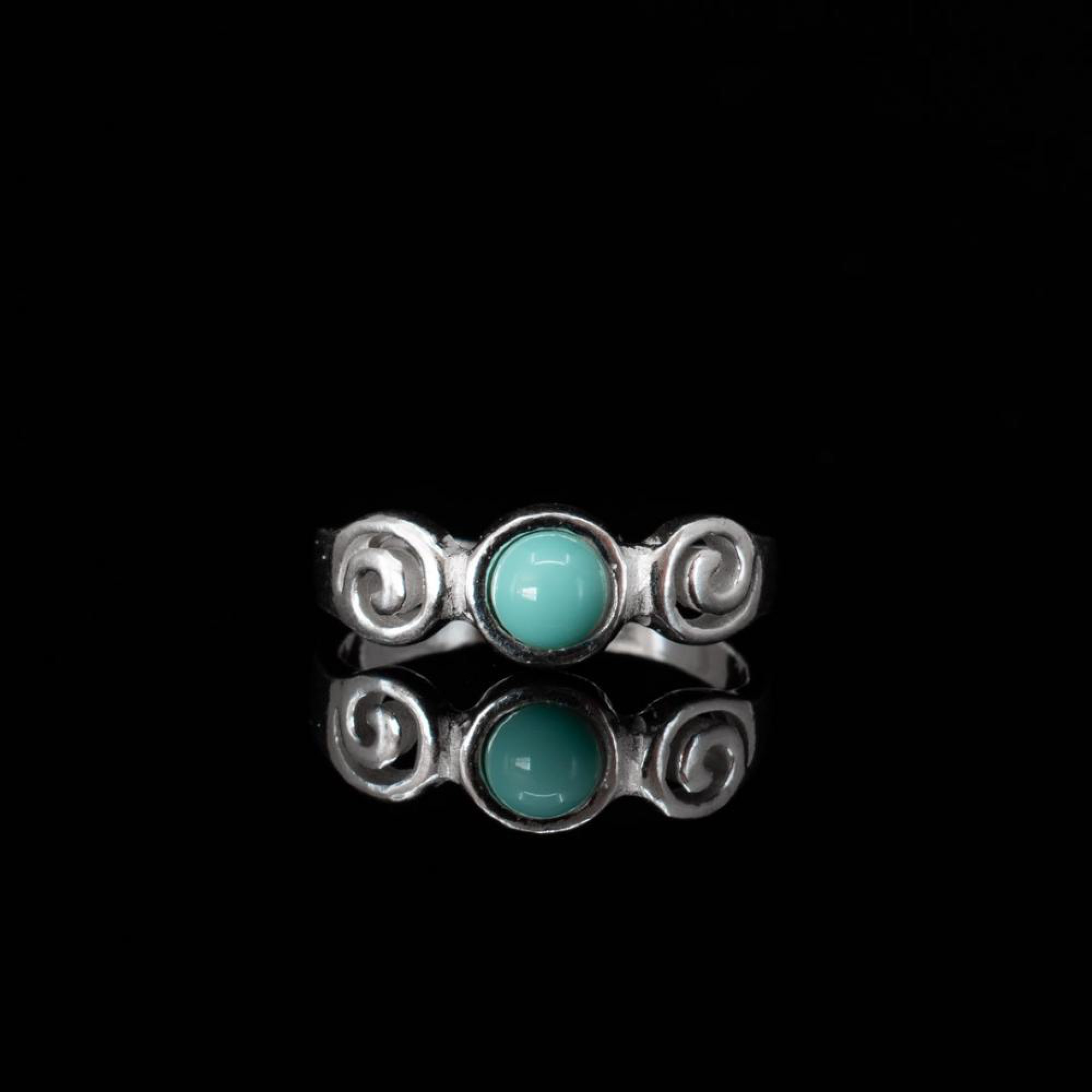 Meander ring with turquoise stone