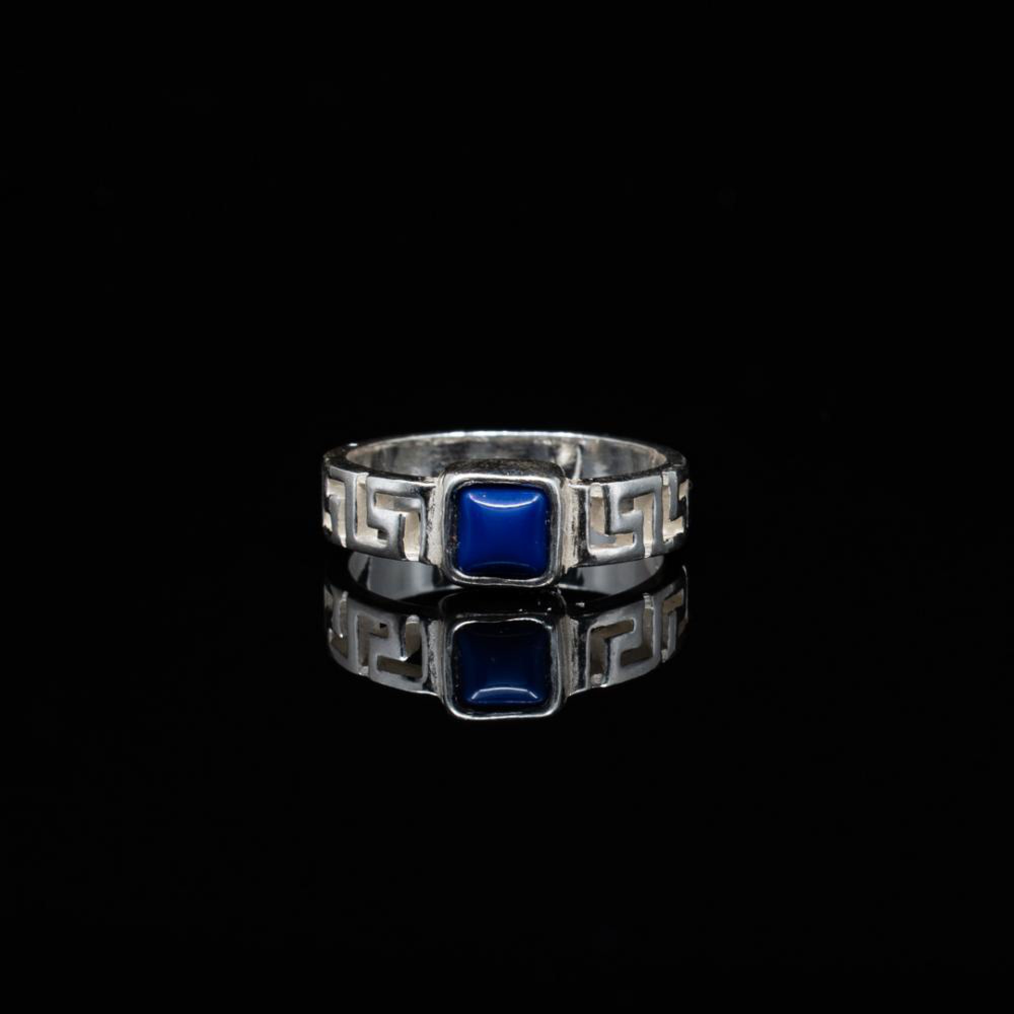 Meander ring with lapis lazuli stone