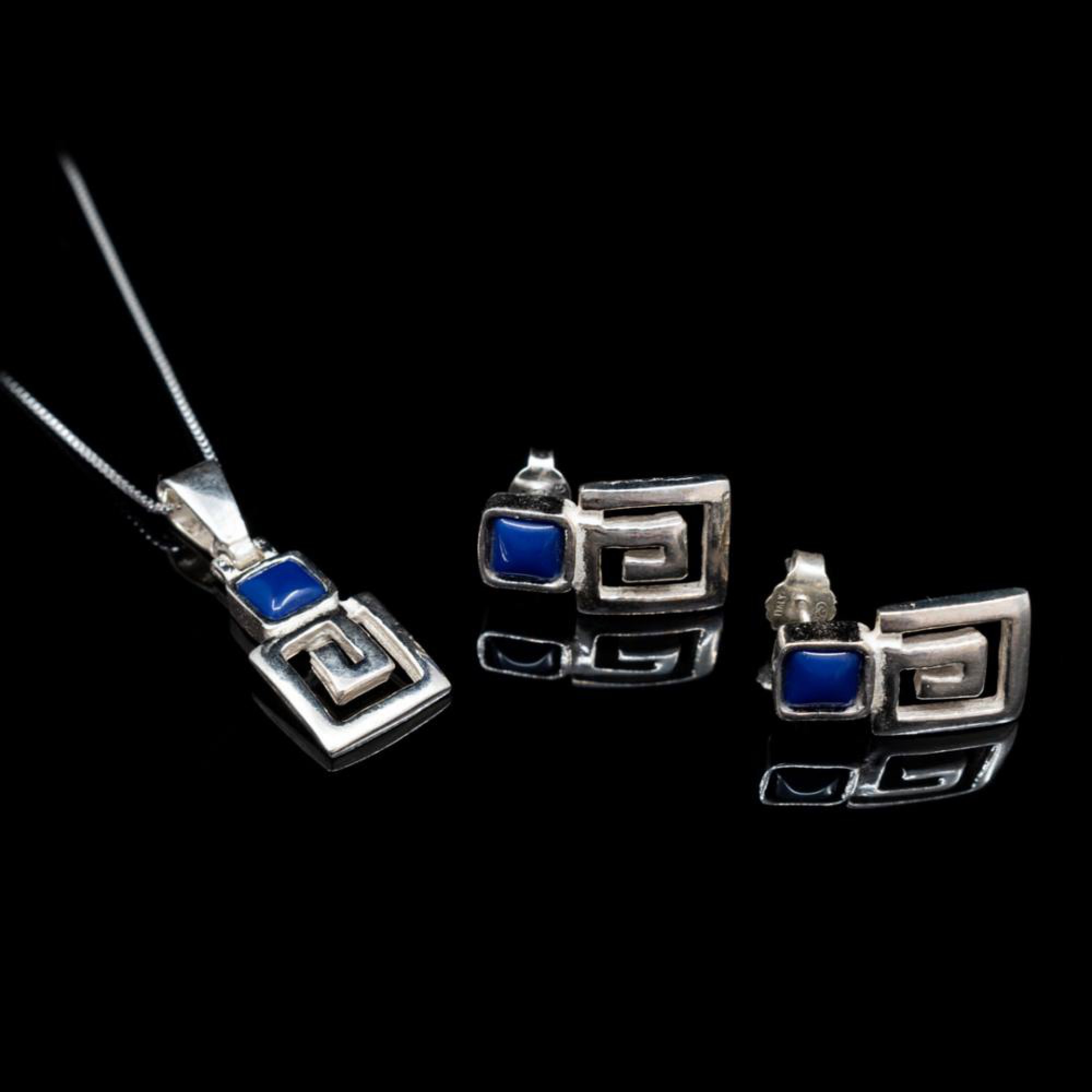 Meander set with lapis lazuli stones