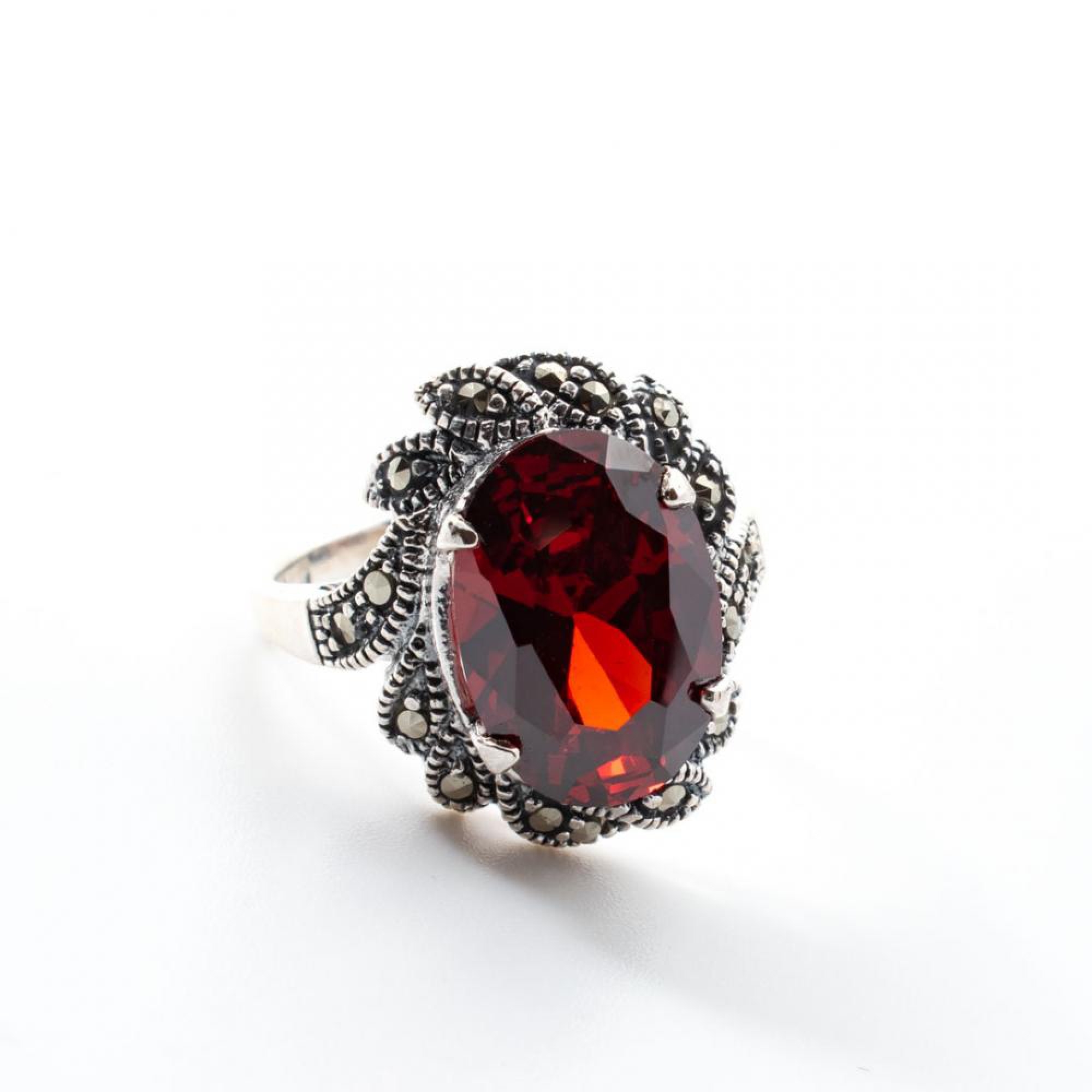 Ring with garnet and marcasites