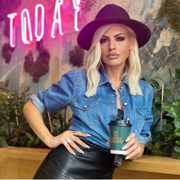 petsios wear it like @nicki_ilio #2