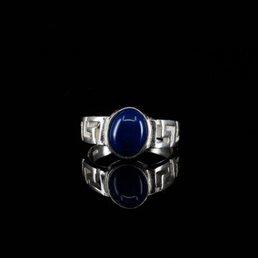 petsios Meander ring with lapis lazuli stone