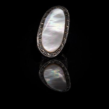 petsios Ring with mother of pearl and marcasites